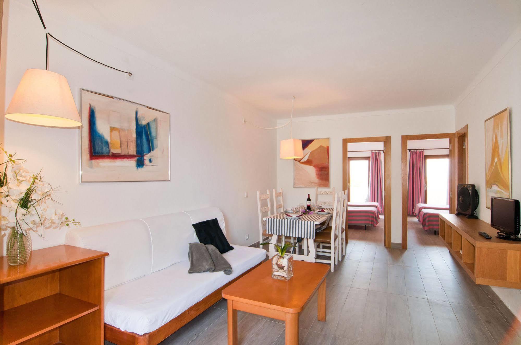 Apartamentos Estanques كولونيا سانت خورذي المظهر الخارجي الصورة
