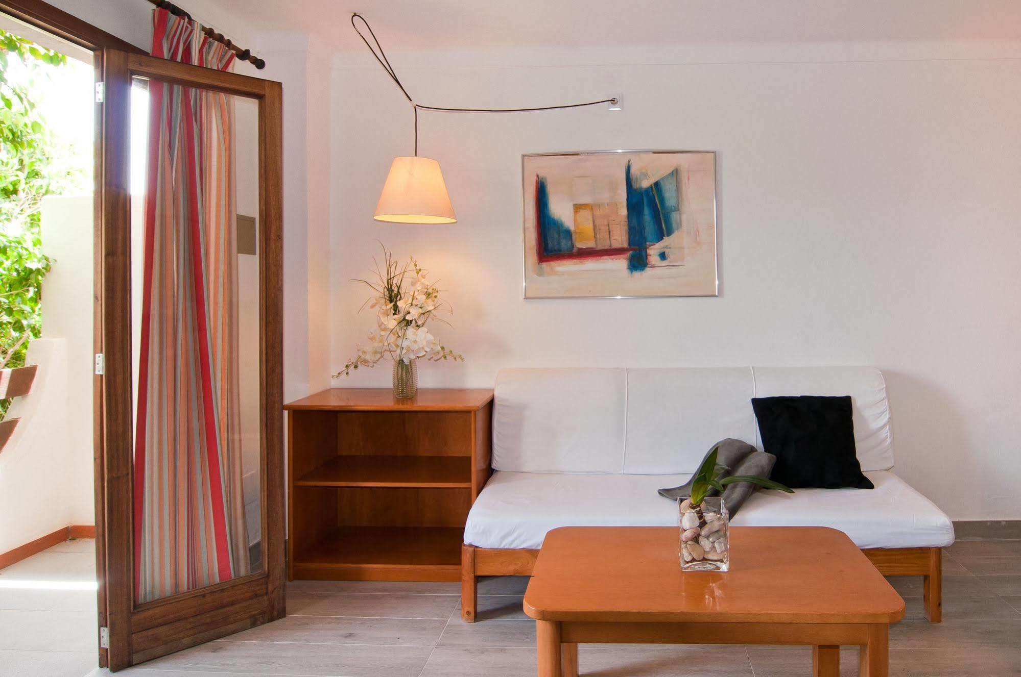 Apartamentos Estanques كولونيا سانت خورذي المظهر الخارجي الصورة