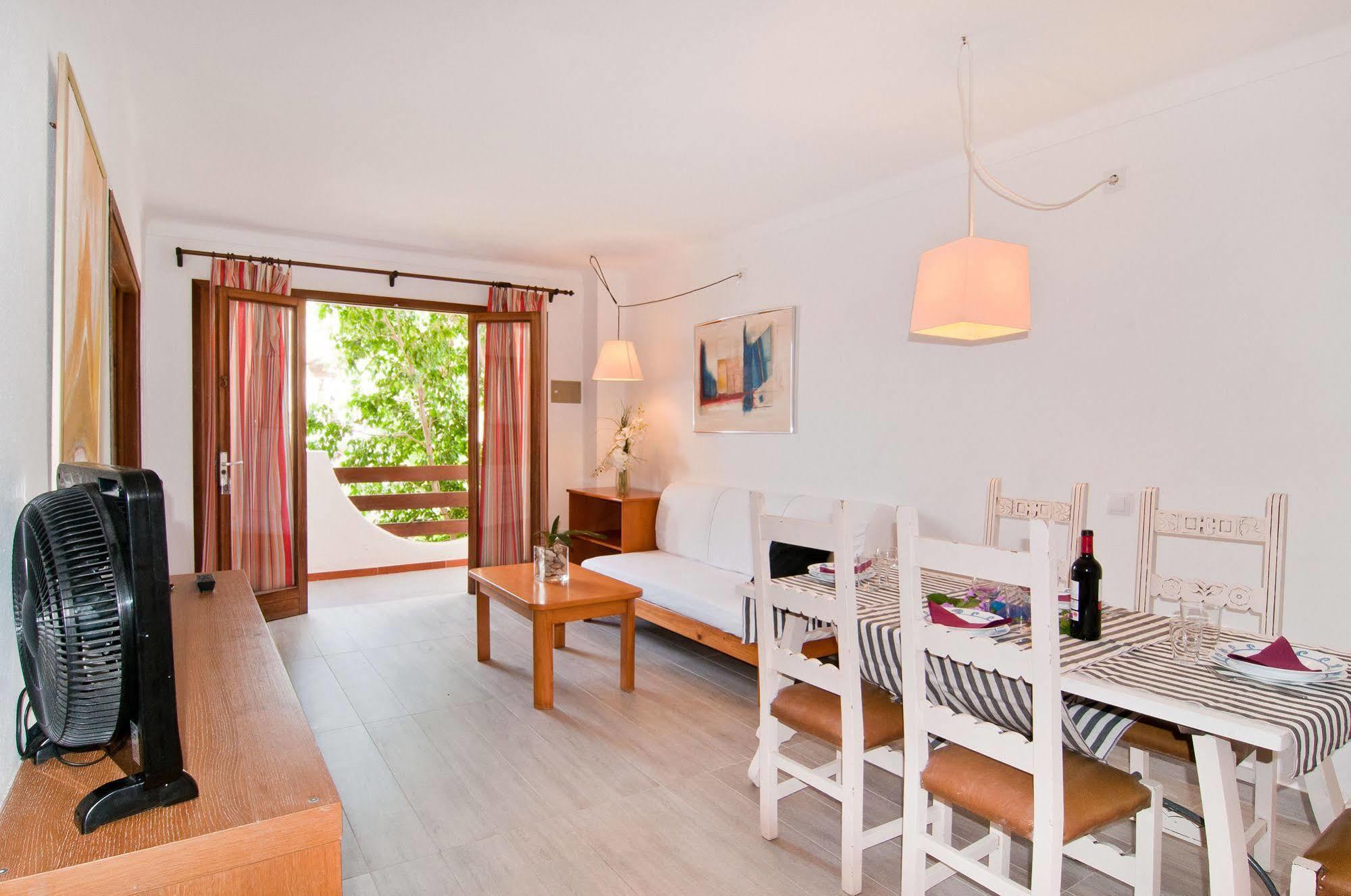 Apartamentos Estanques كولونيا سانت خورذي المظهر الخارجي الصورة