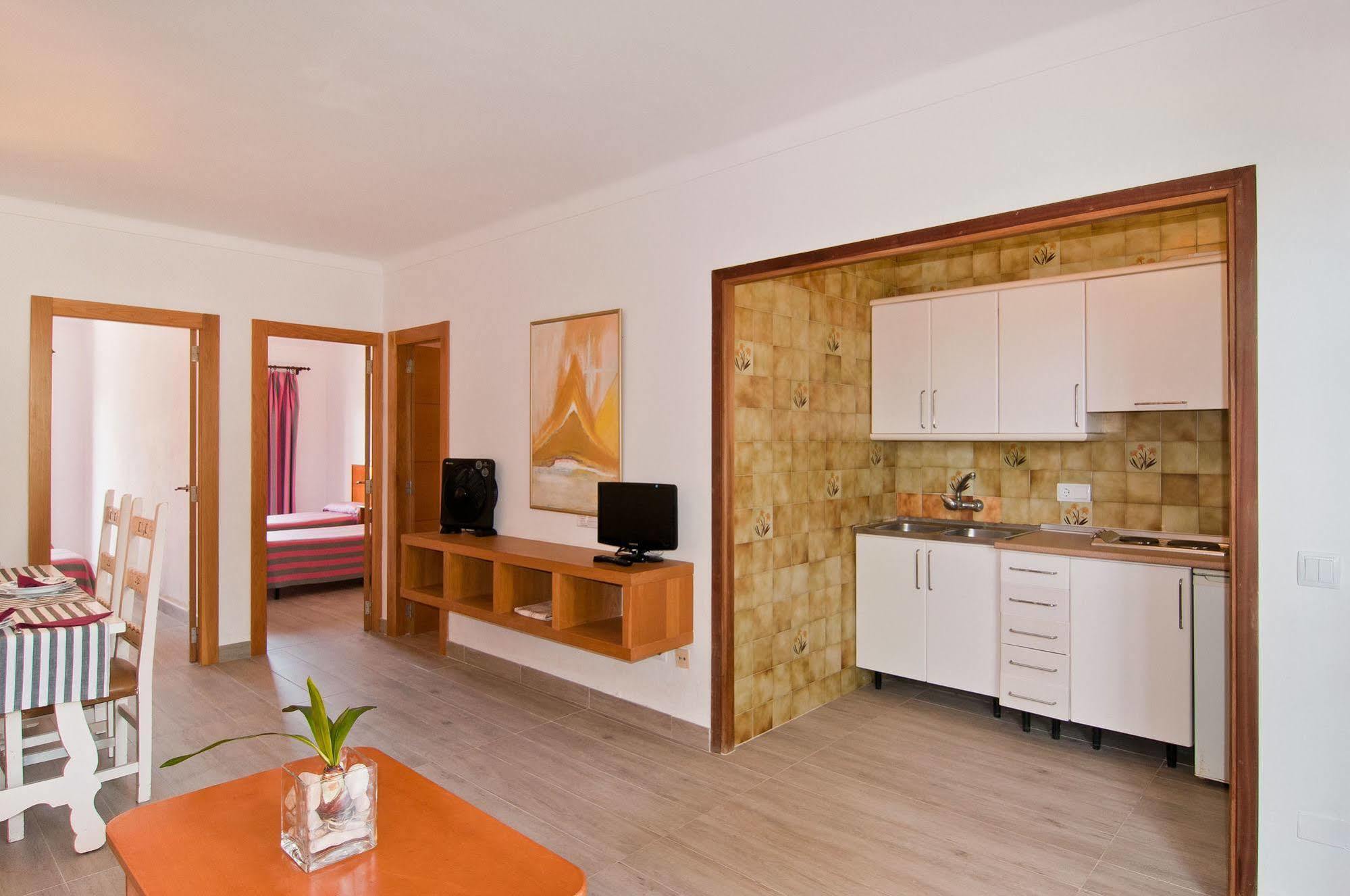 Apartamentos Estanques كولونيا سانت خورذي المظهر الخارجي الصورة